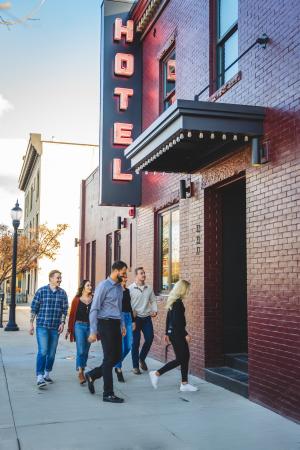 People walking into Hotel Melrose